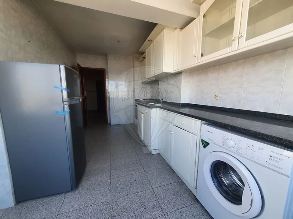 Apartamento T3 para Venda em Oliveira do Douro Foto 9