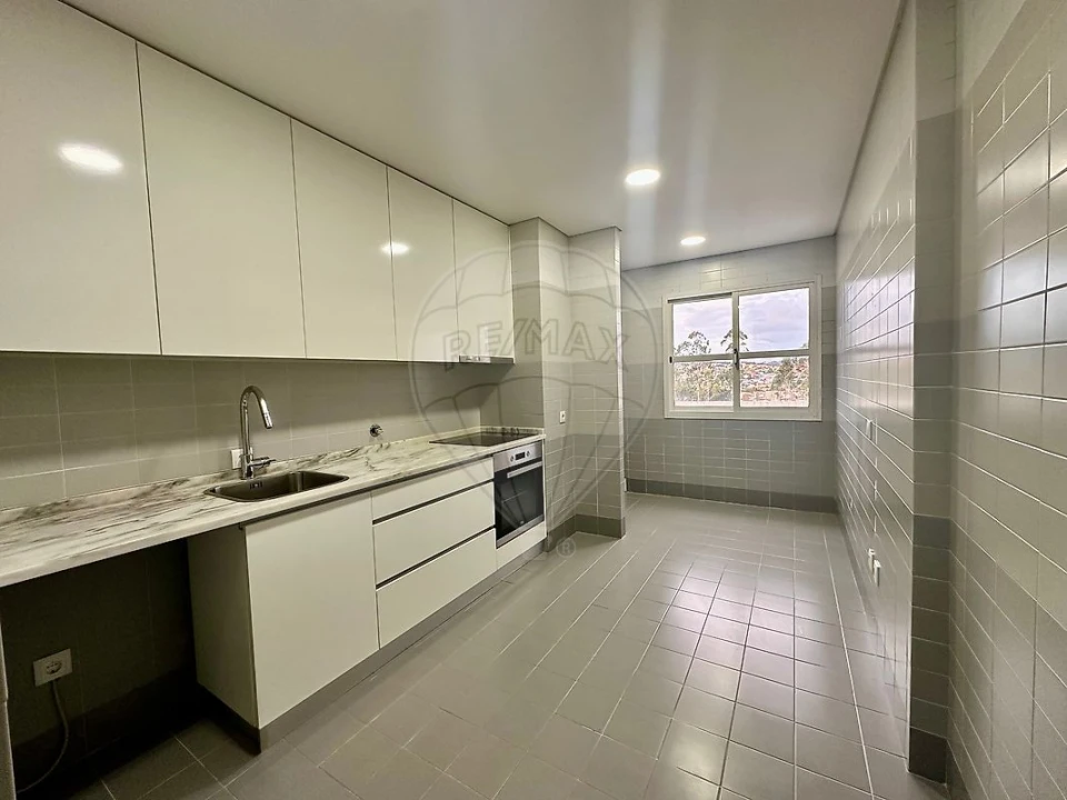 Apartamento T2 para Venda em Santa Maria de Lamas Foto 6