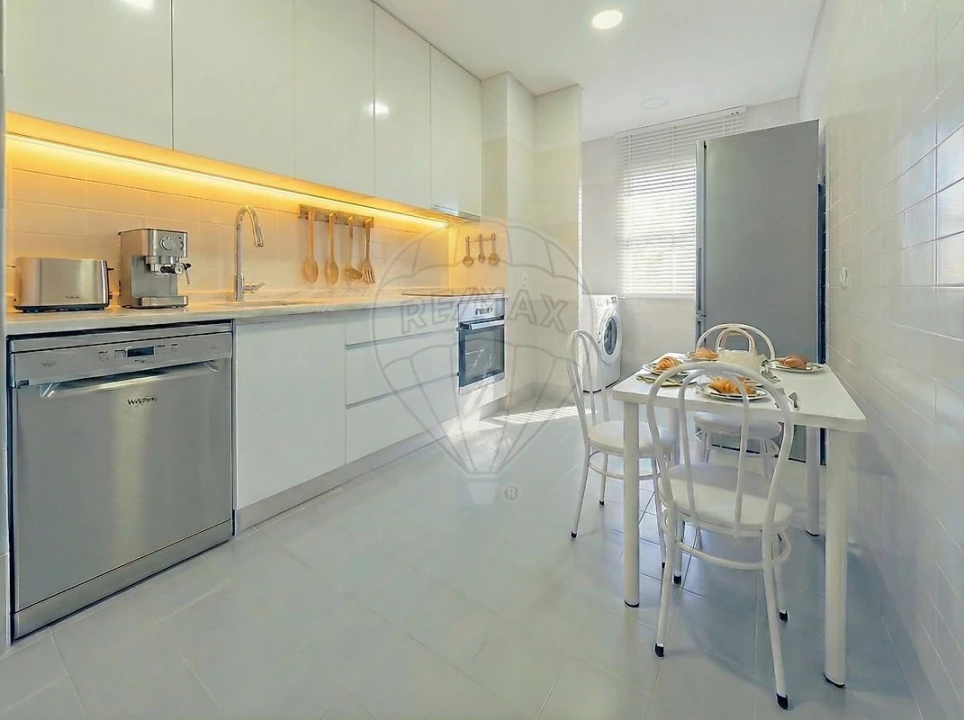 Apartamento T2 para Venda em Santa Maria de Lamas Foto 5