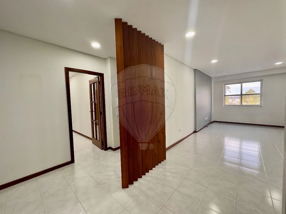 Apartamento T2 para Venda em Santa Maria de Lamas Foto 2