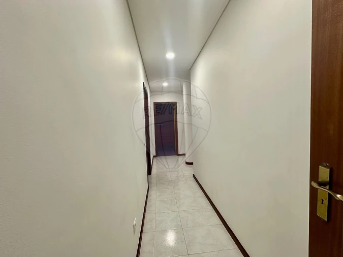 Apartamento T2 para Venda em Santa Maria de Lamas Foto 9