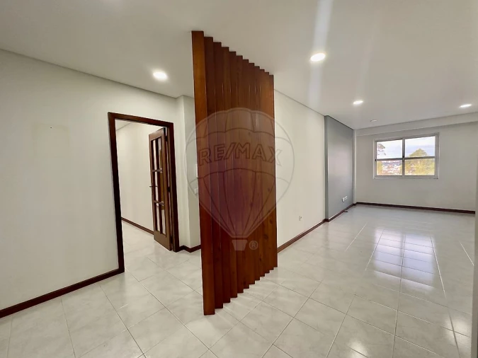 Apartamento T2 para Venda em Santa Maria de Lamas Foto 2