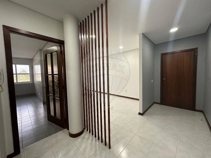 Apartamento T2 para Venda em Santa Maria de Lamas Foto 4