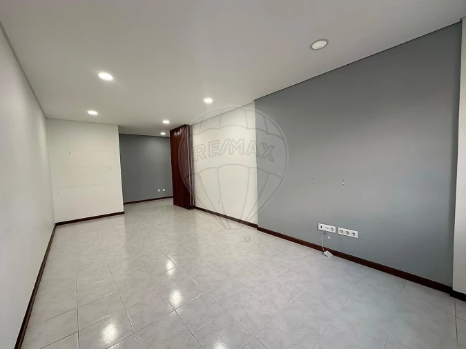 Apartamento T2 para Venda em Santa Maria de Lamas Foto 3