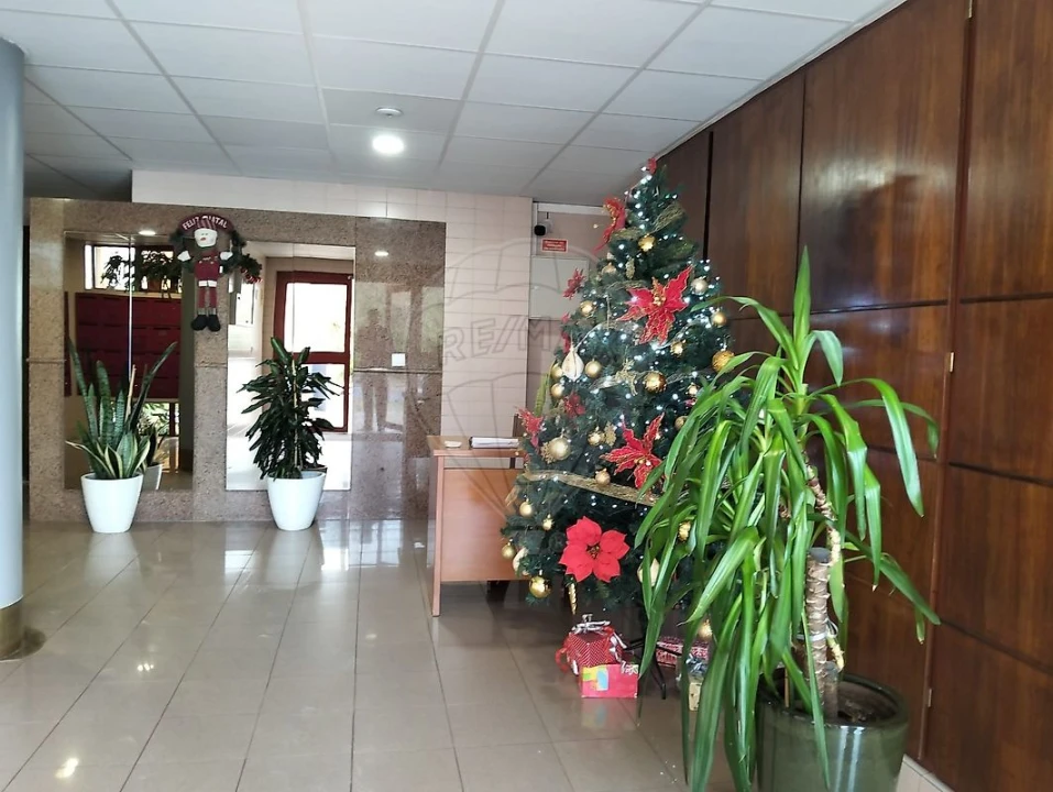 Apartamento T2 para Venda em Santo António dos Cavaleiros e Frielas Foto 2