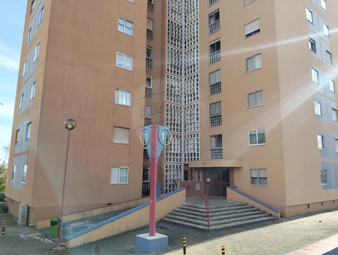 Apartamento T2 para Venda em Santo António dos Cavaleiros e Frielas Foto 4