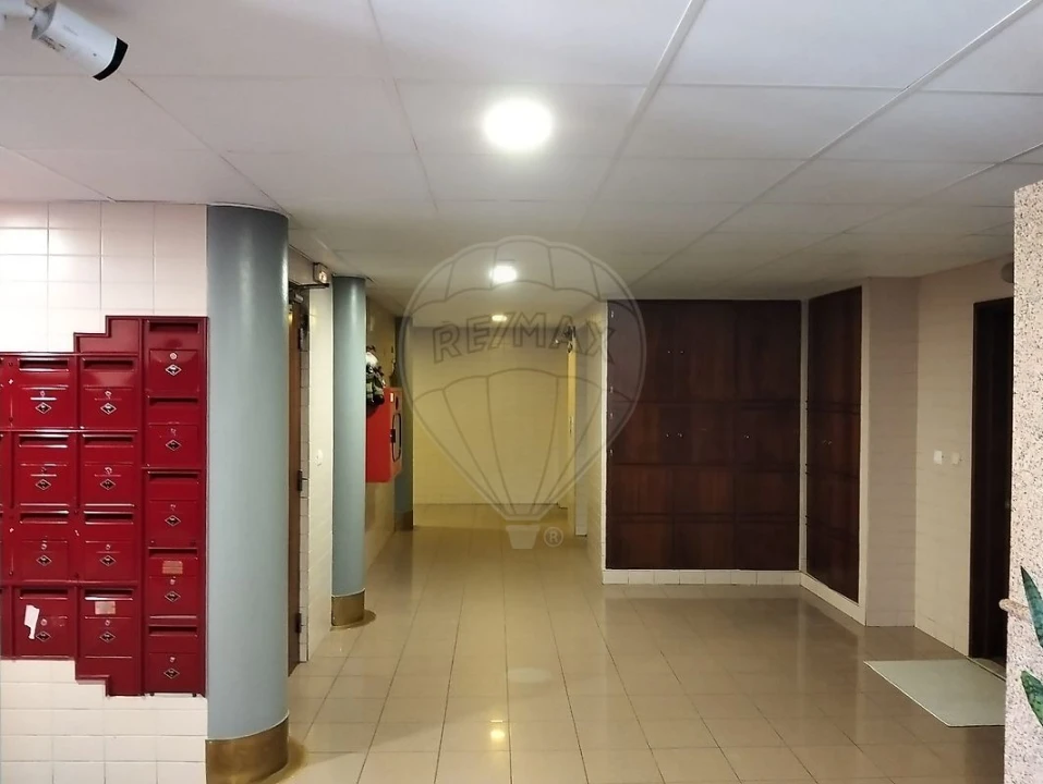 Apartamento T2 para Venda em Santo António dos Cavaleiros e Frielas Foto 6