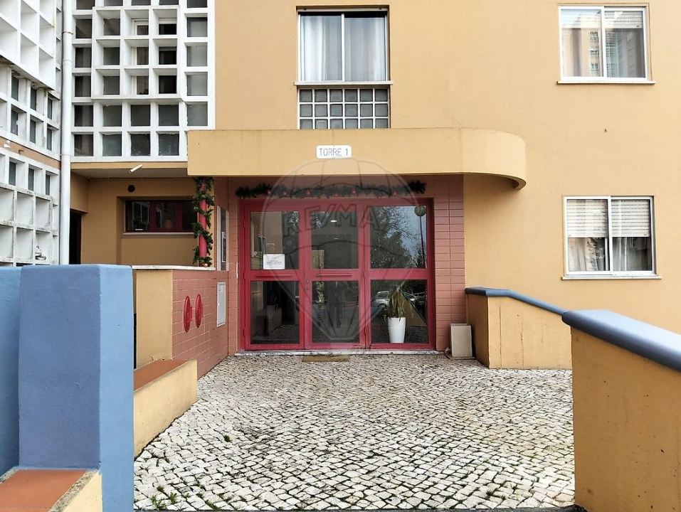 Apartamento T2 para Venda em Santo António dos Cavaleiros e Frielas Foto 1