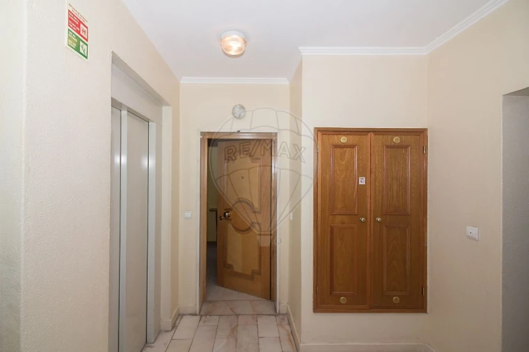 Apartamento T2 para Venda em Alcabideche Foto 6