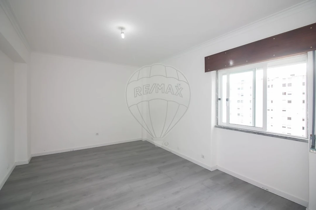 Apartamento T3 para Venda em Carregado e Cadafais Foto 9