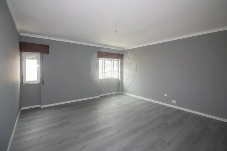 Apartamento T3 para Venda em Carregado e Cadafais Foto 6