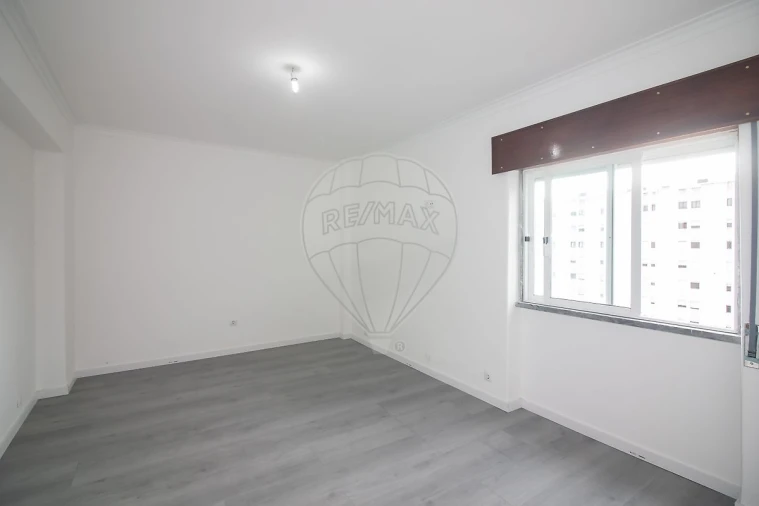 Apartamento T3 para Venda em Carregado e Cadafais Foto 9