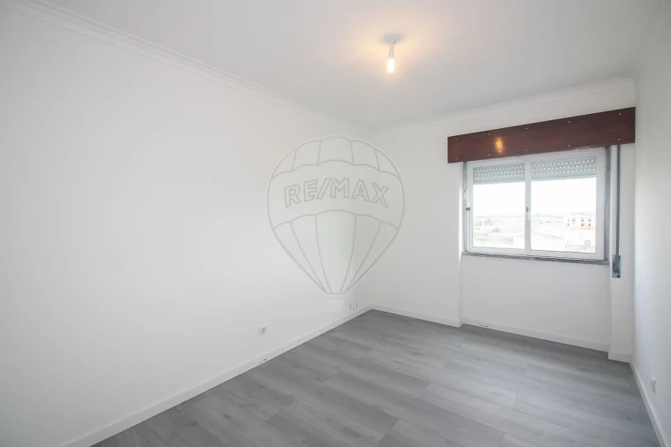 Apartamento T3 para Venda em Carregado e Cadafais Foto 12