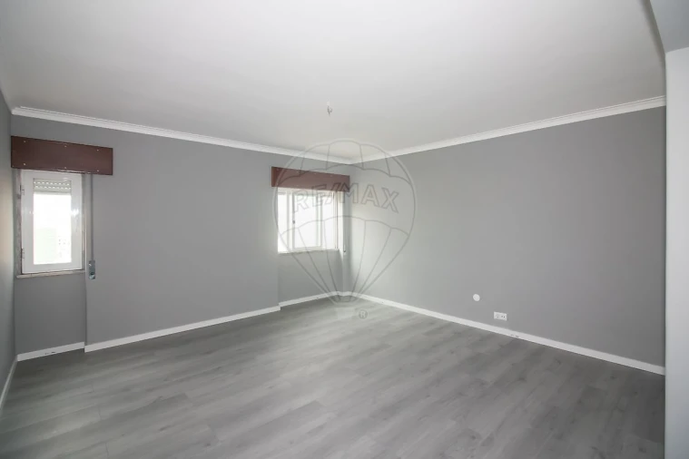 Apartamento T3 para Venda em Carregado e Cadafais Foto 5