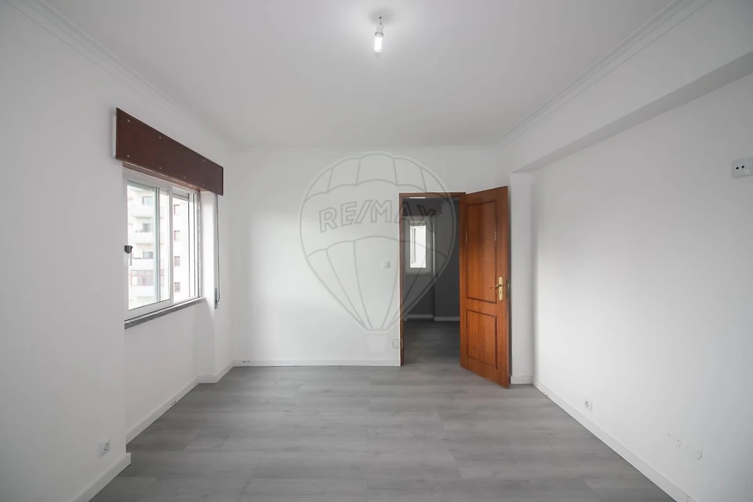 Apartamento T3 para Venda em Carregado e Cadafais Foto 11