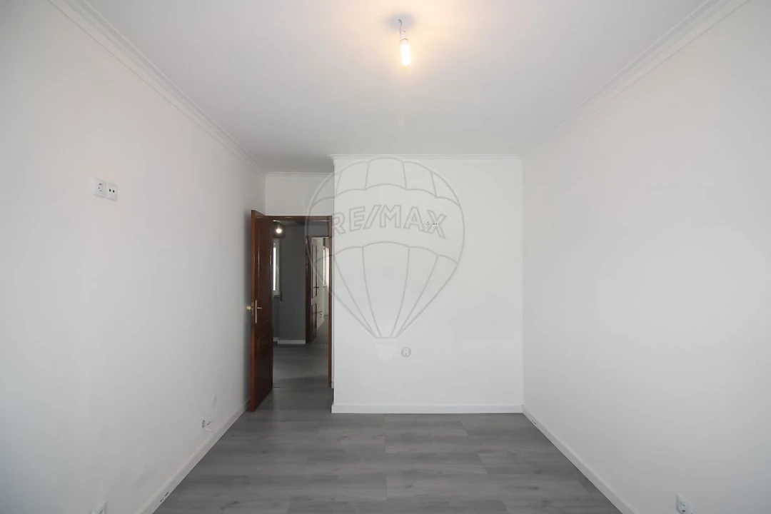 Apartamento T3 para Venda em Carregado e Cadafais Foto 10