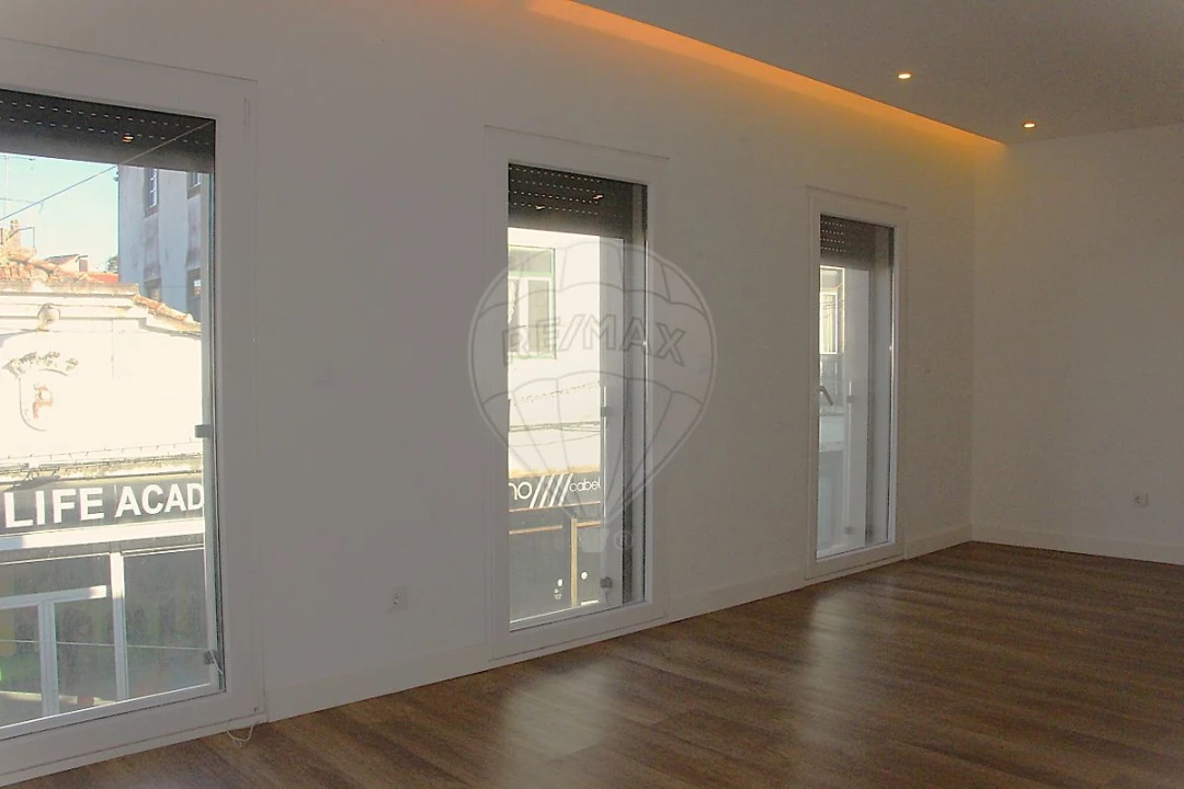 Apartamento T2 para Arrendamento em Arruda dos Vinhos Foto 5