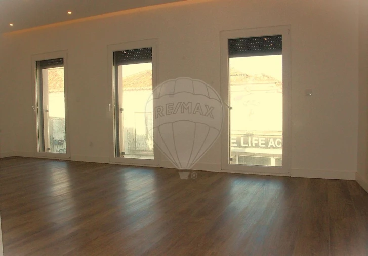 Apartamento T2 para Arrendamento em Arruda dos Vinhos Foto 4