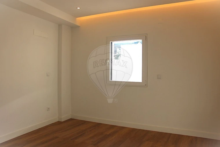 Apartamento T2 para Arrendamento em Arruda dos Vinhos Foto 7