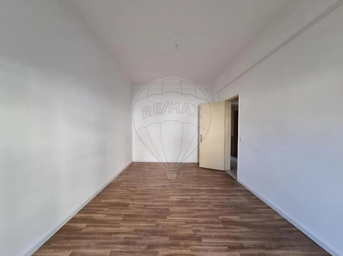 Apartamento T2 para Venda em Porto Salvo Foto 4