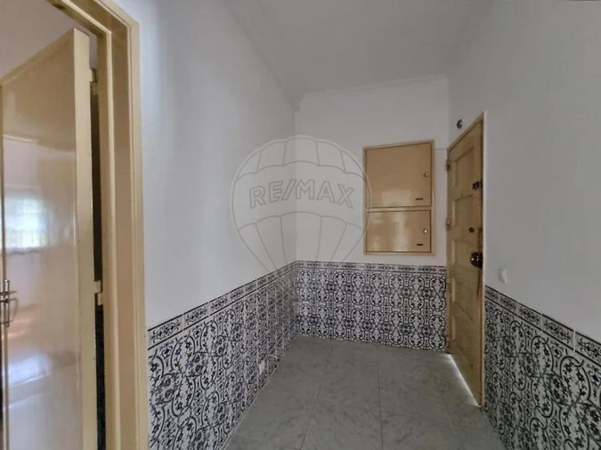 Apartamento T2 para Venda em Porto Salvo Foto 3
