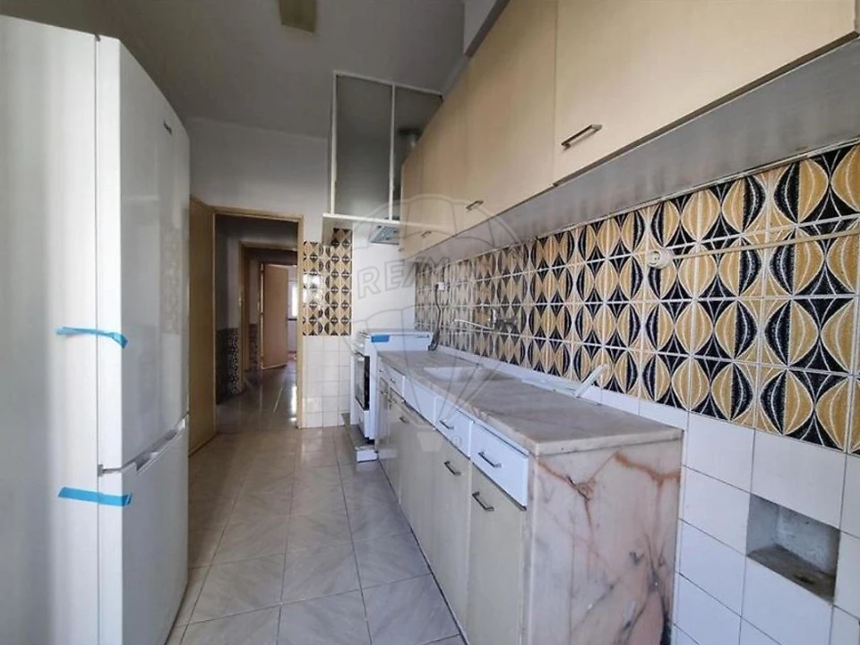 Apartamento T2 para Venda em Porto Salvo Foto 11