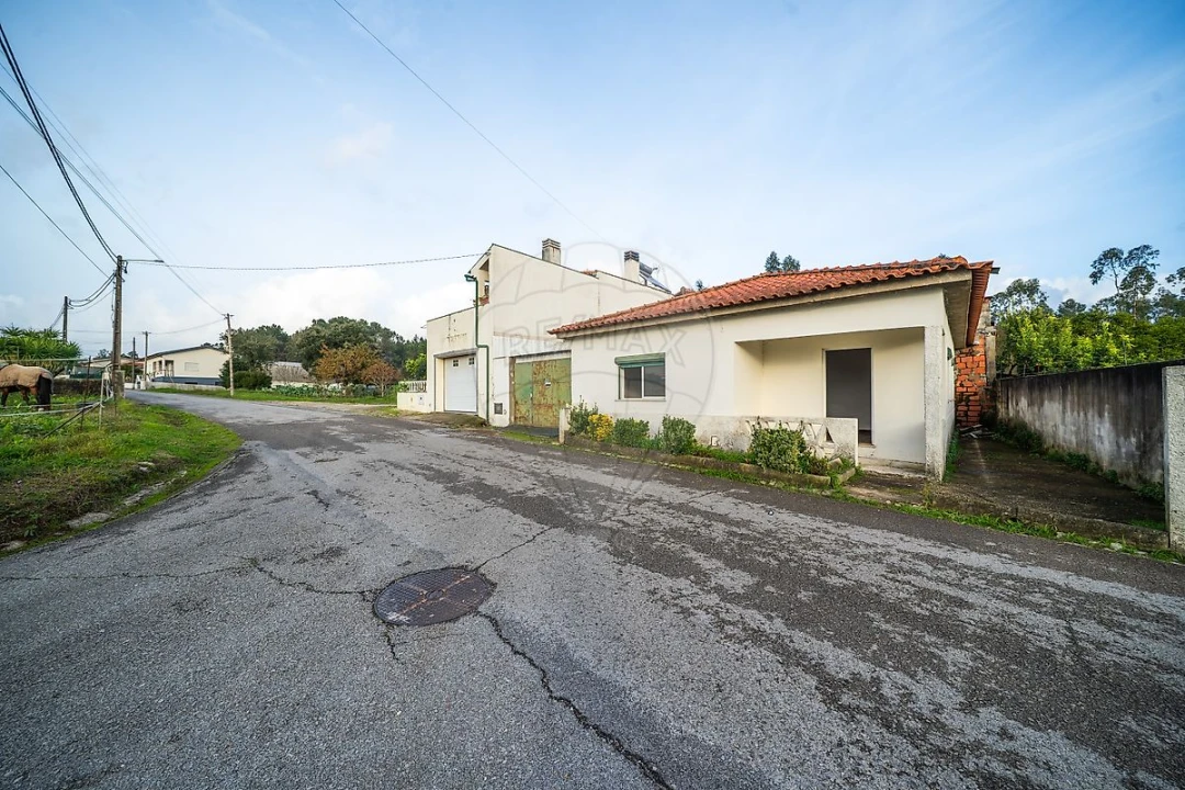 Moradia T3 para Venda em Aguada de Cima Foto 19