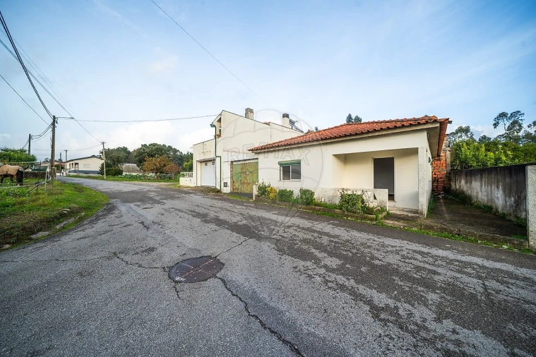 Moradia T3 para Venda em Aguada de Cima Foto 19