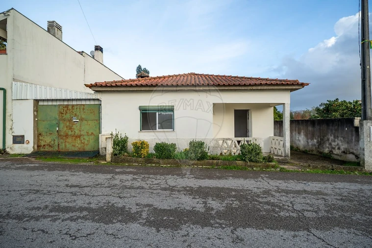 Moradia T3 para Venda em Aguada de Cima Foto 1