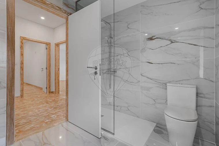 Moradia T2 para Venda em Meixomil Foto 9