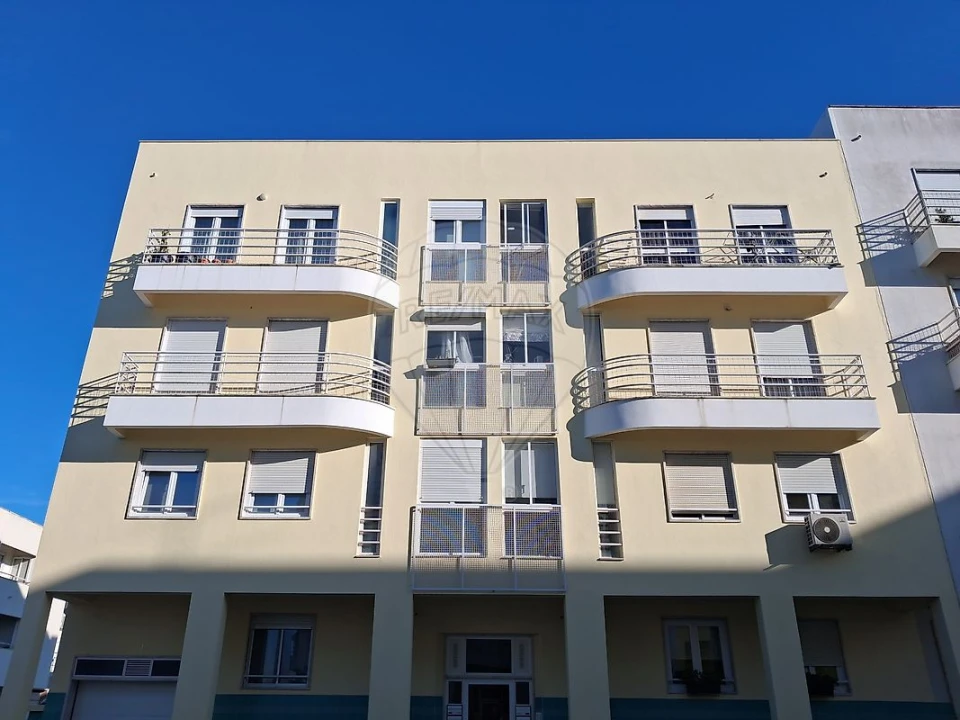 Apartamento T3 para Venda em Charneca de Caparica e Sobreda Foto 14