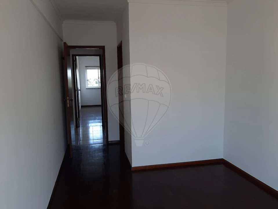 Apartamento T3 para Venda em Charneca de Caparica e Sobreda Foto 8