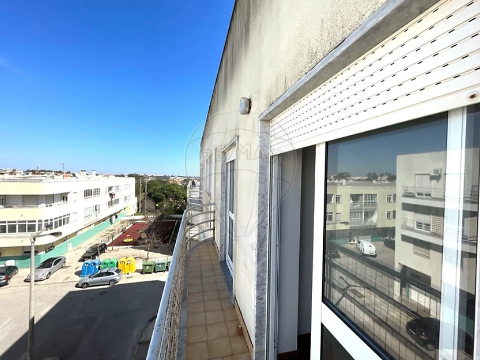 Apartamento T3 para Venda em Charneca de Caparica e Sobreda Foto 7