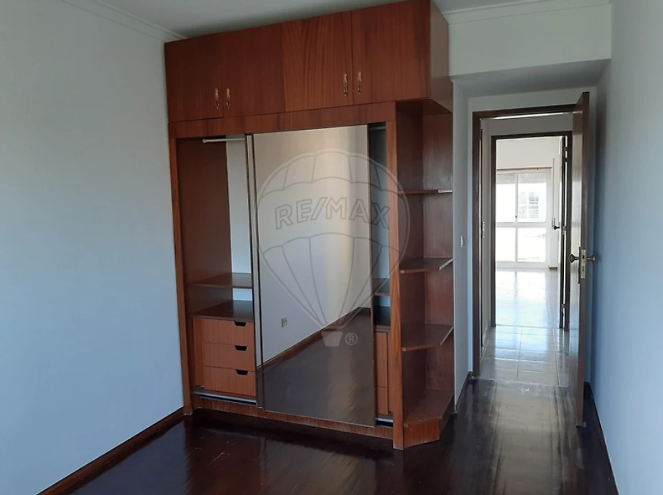 Apartamento T3 para Venda em Charneca de Caparica e Sobreda Foto 6