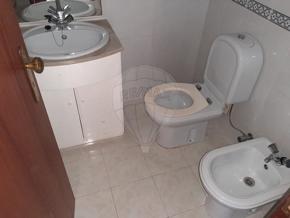 Apartamento T3 para Venda em Charneca de Caparica e Sobreda Foto 13