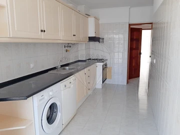 Apartamento T3 para Venda em Charneca de Caparica e Sobreda