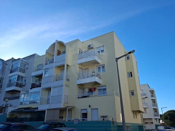 Apartamento T3 para Venda em Charneca de Caparica e Sobreda