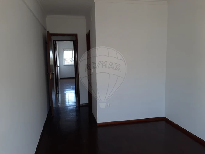 Apartamento T3 para Venda em Charneca de Caparica e Sobreda Foto 8