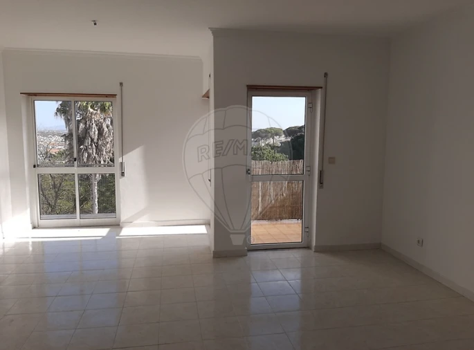 Apartamento T3 para Venda em Charneca de Caparica e Sobreda Foto 3
