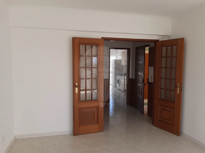 Apartamento T3 para Venda em Charneca de Caparica e Sobreda Foto 4