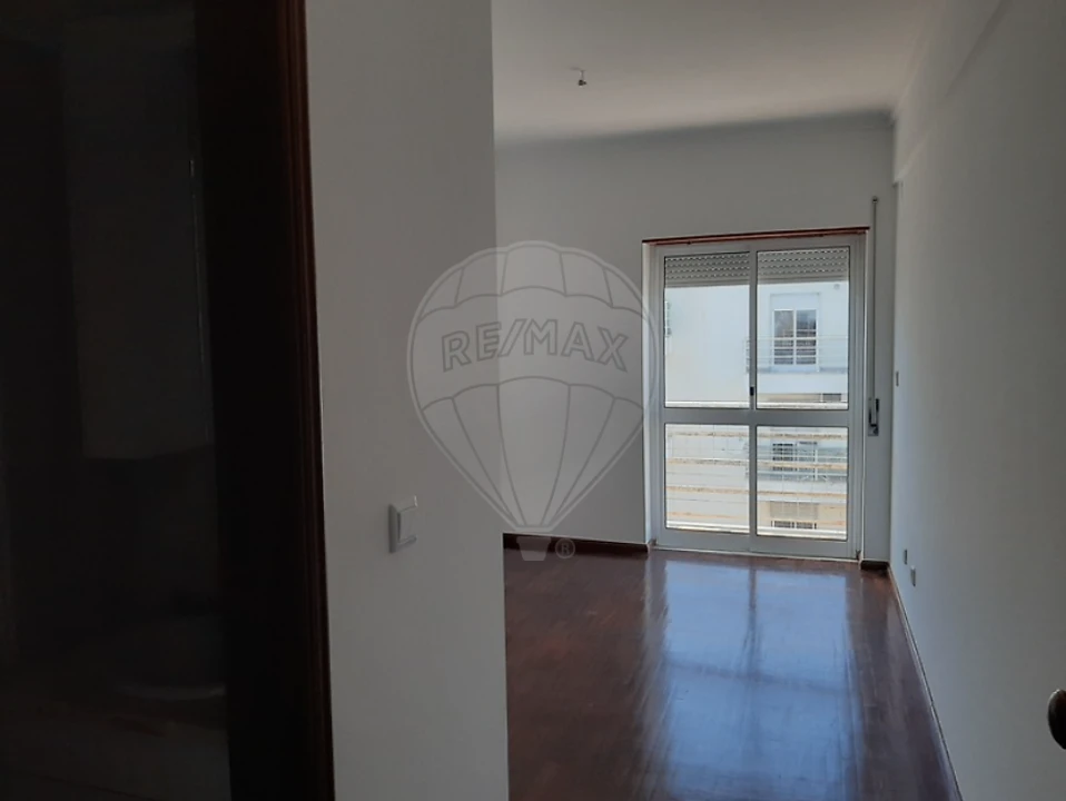 Apartamento T3 para Venda em Charneca de Caparica e Sobreda Foto 9