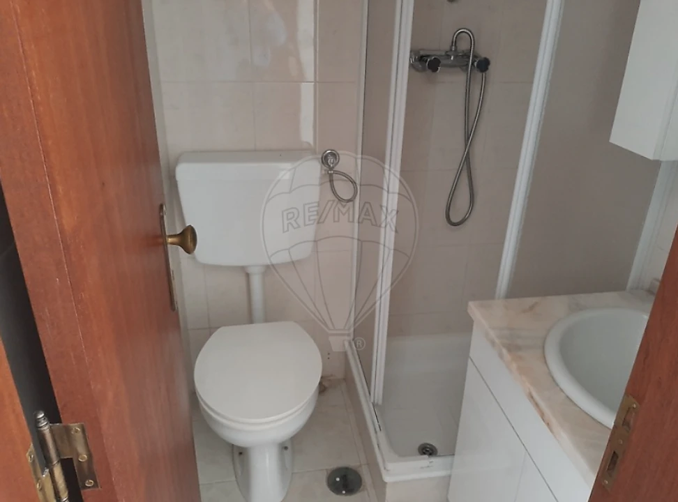 Apartamento T3 para Venda em Charneca de Caparica e Sobreda Foto 10