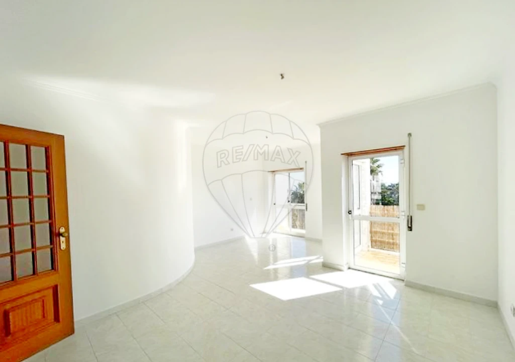 Apartamento T3 para Venda em Charneca de Caparica e Sobreda Foto 16