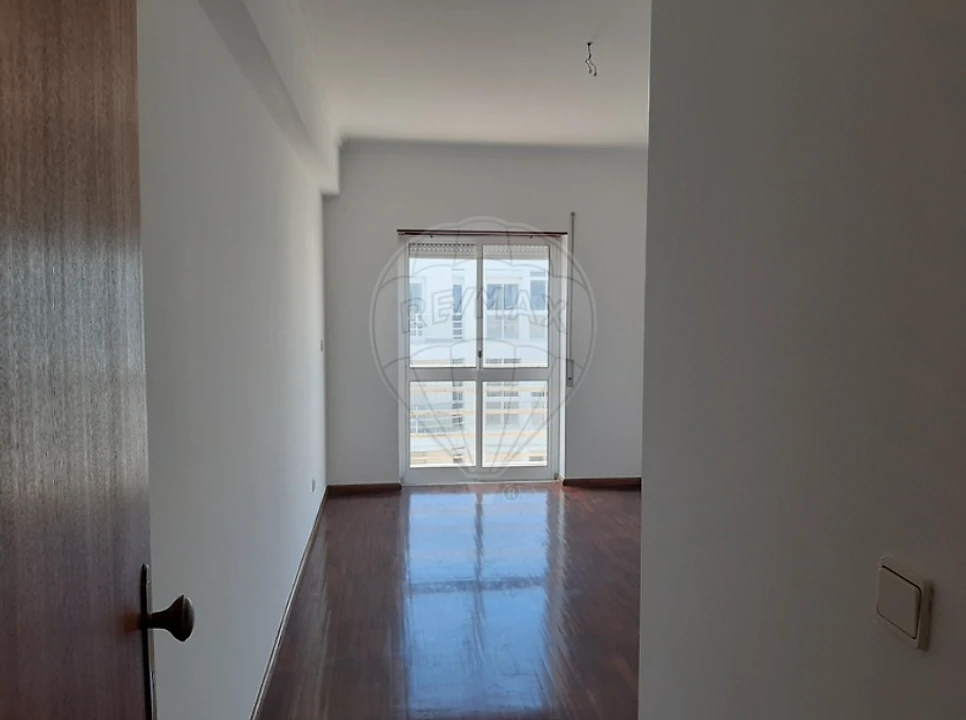 Apartamento T3 para Venda em Charneca de Caparica e Sobreda Foto 12