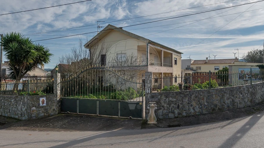 Moradia T5 para Venda em A dos Francos