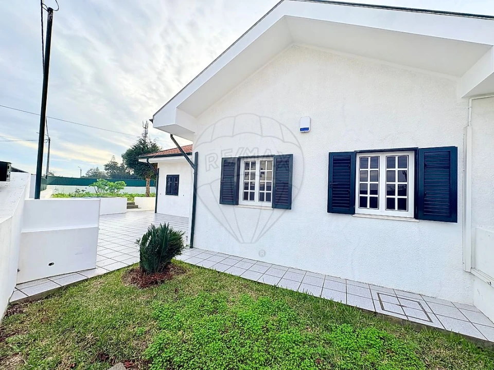 Moradia T3 para Venda em São Felix da Marinha Foto 2