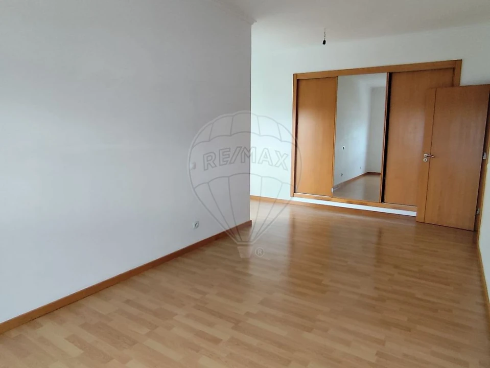 Apartamento T2 para Venda em Azambuja Foto 9