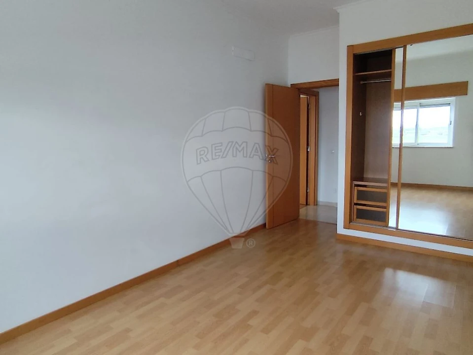 Apartamento T2 para Venda em Azambuja Foto 8