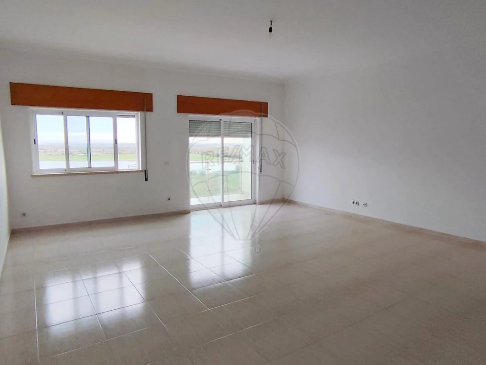 Apartamento T2 para Venda em Azambuja Foto 1