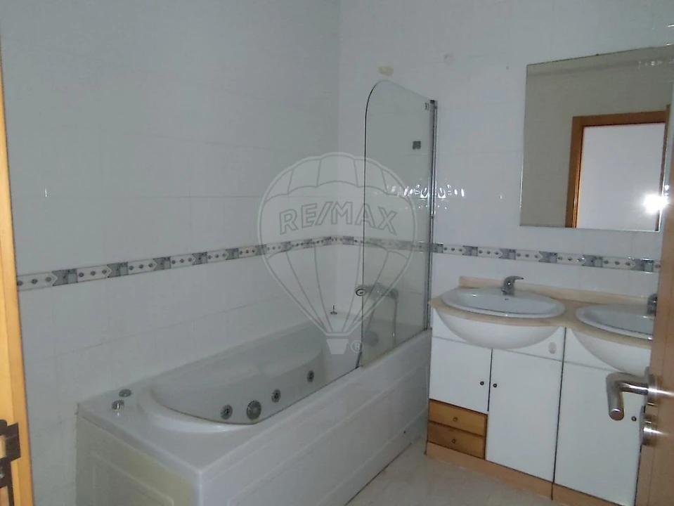 Apartamento T2 para Venda em Azambuja Foto 11